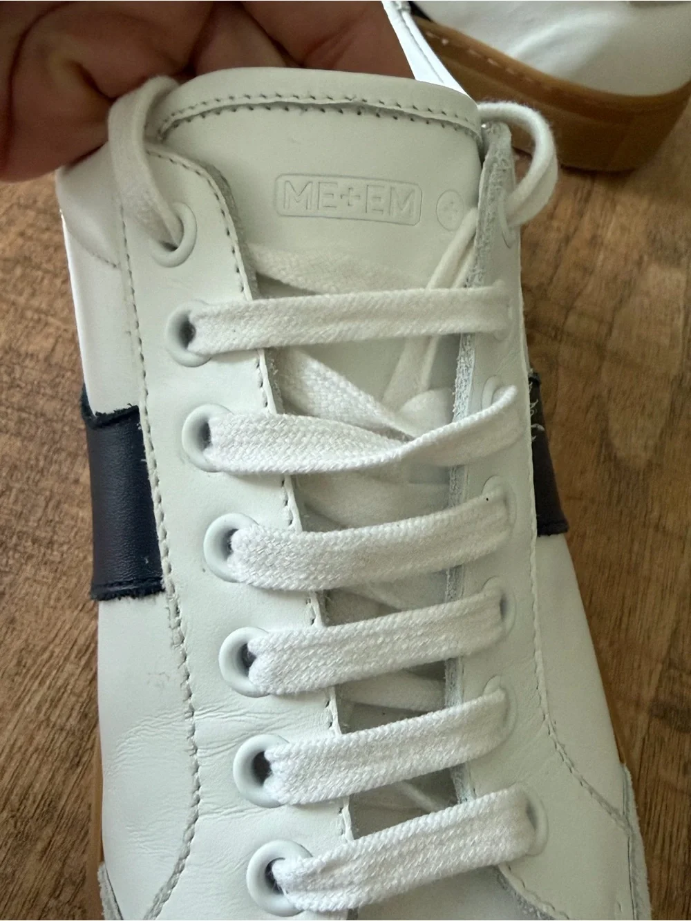 Me+Em Trainer White Leather Low-Top Sneakers with Navy Accent and Gum Sole Sz 39
